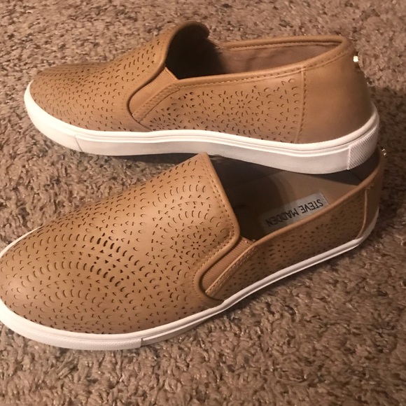 Steve Madden Shoes - Steve Madden tan sneakers